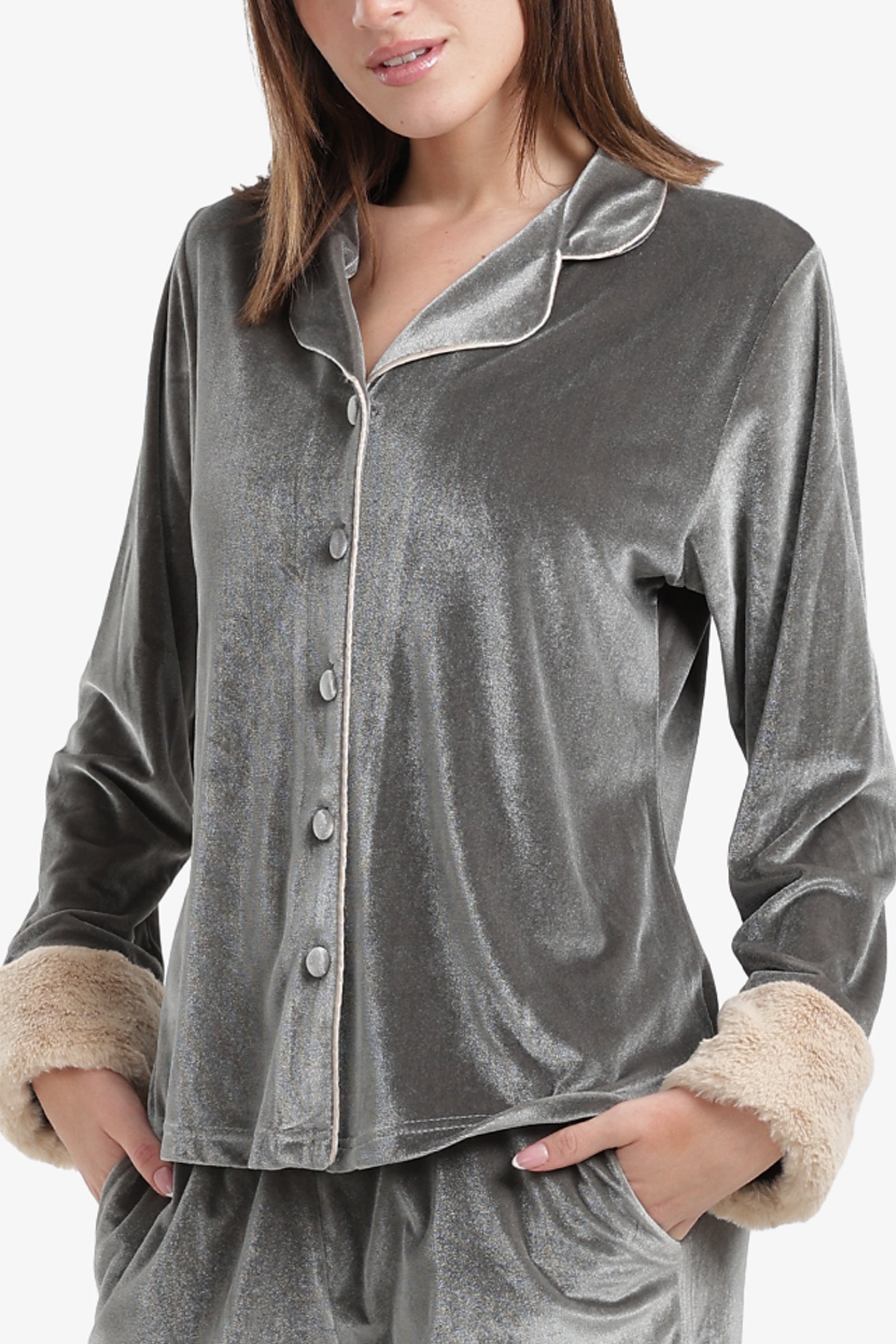 طقم بيجامة قطيفة بأزرار