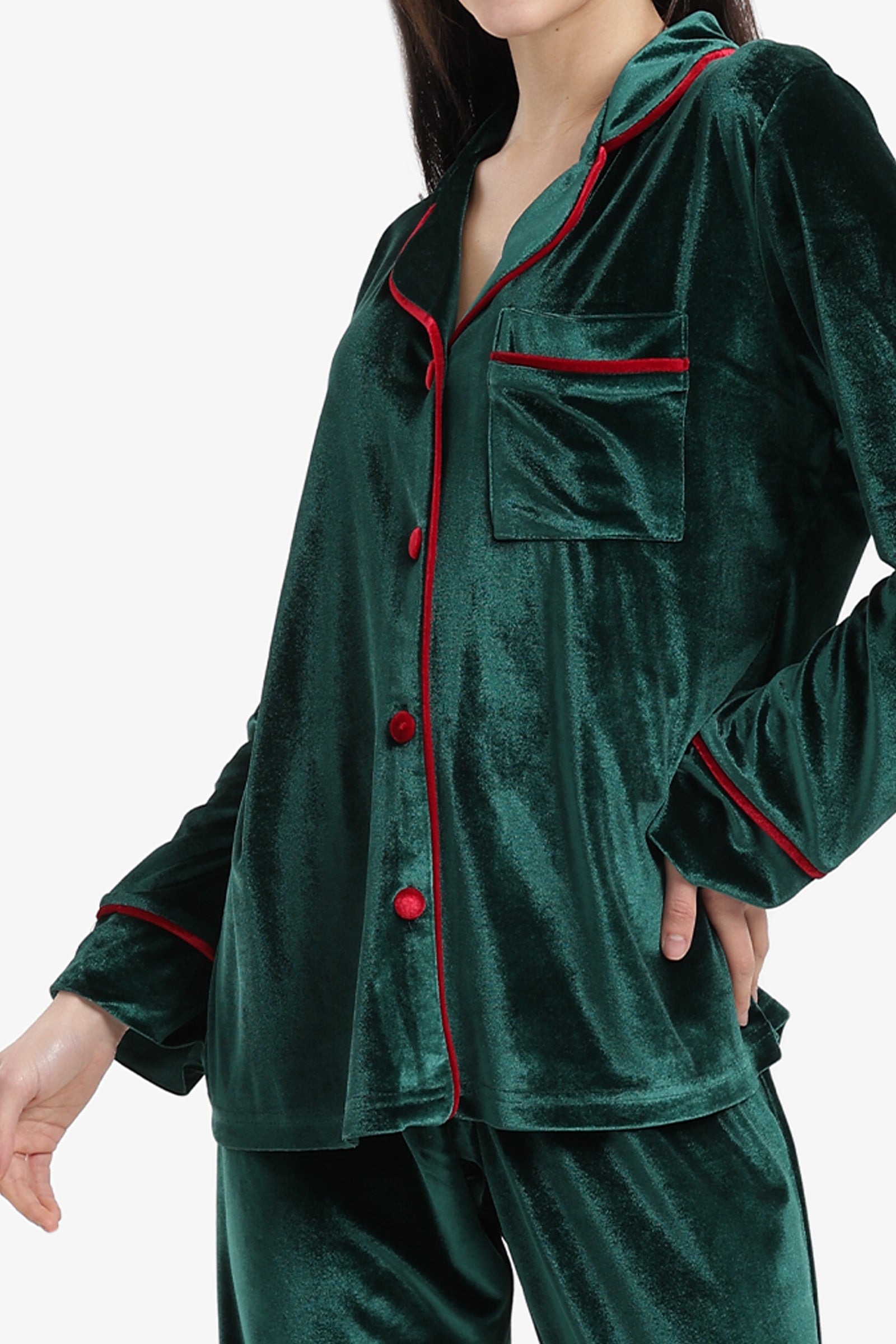 بيجامة بخطوط متباينة