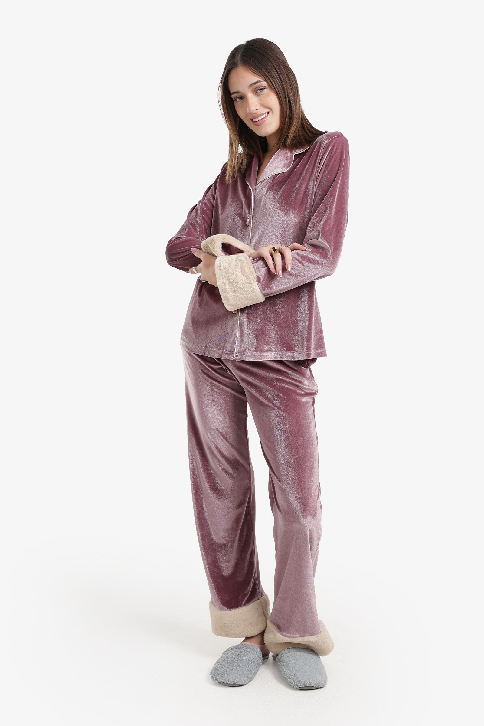 طقم بيجامة قطيفة بأزرار