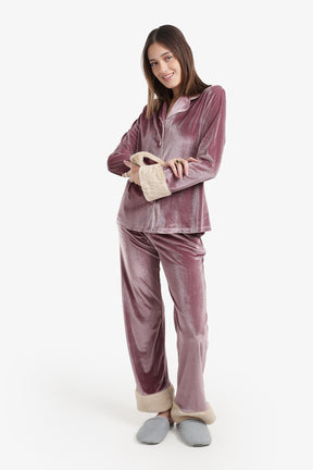 طقم بيجامة قطيفة بأزرار