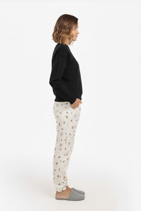 بيجامة بطبعة على الصدر