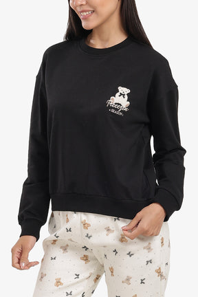 بيجامة بطبعة على الصدر