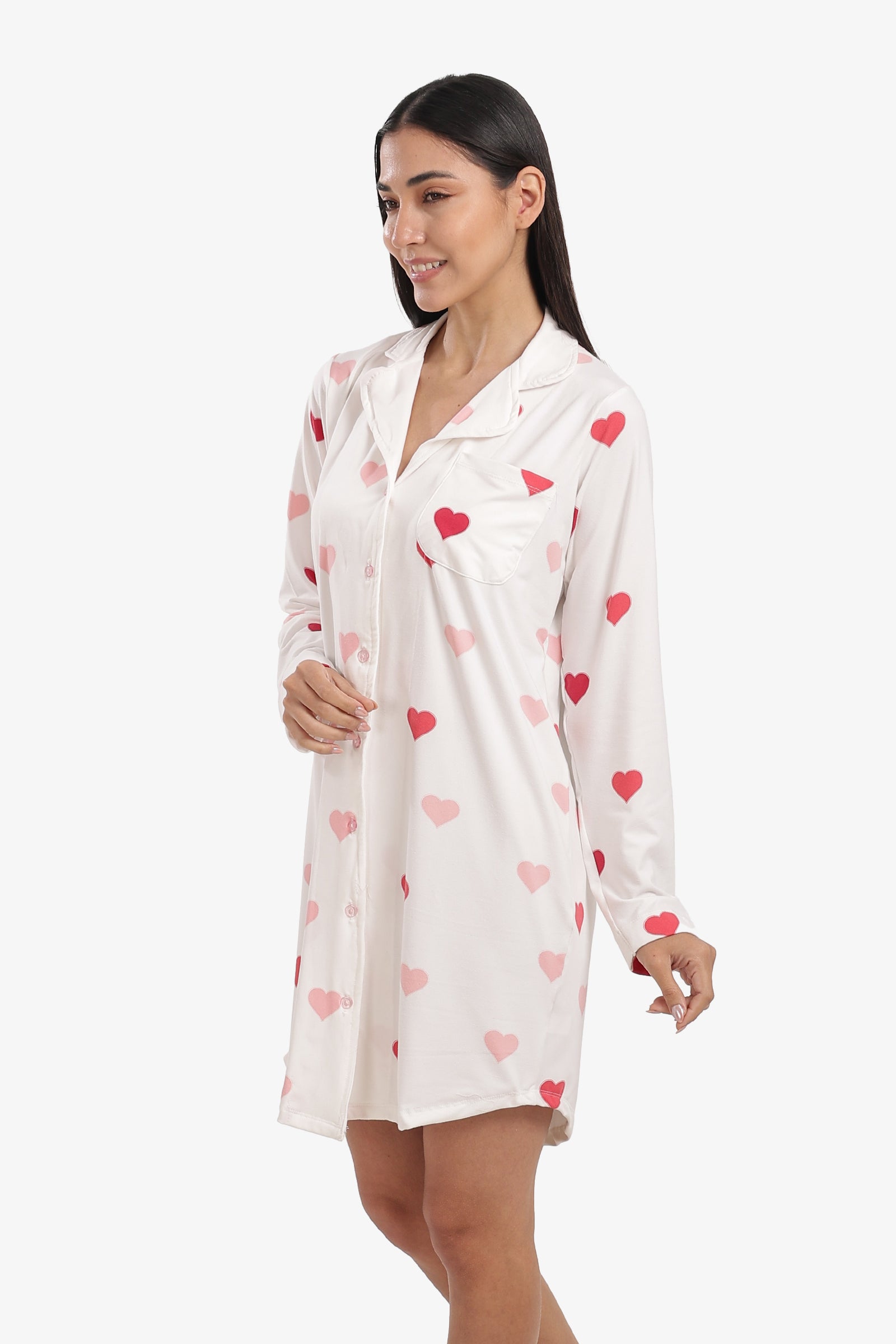 قميص نوم بنقشة القلوب