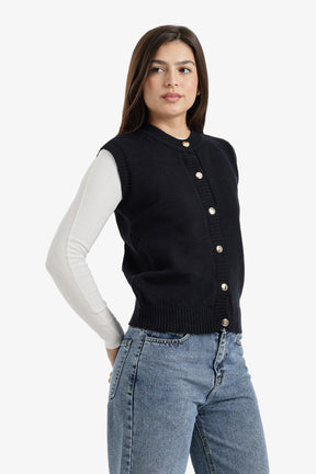 فيست بأزرار أمامية