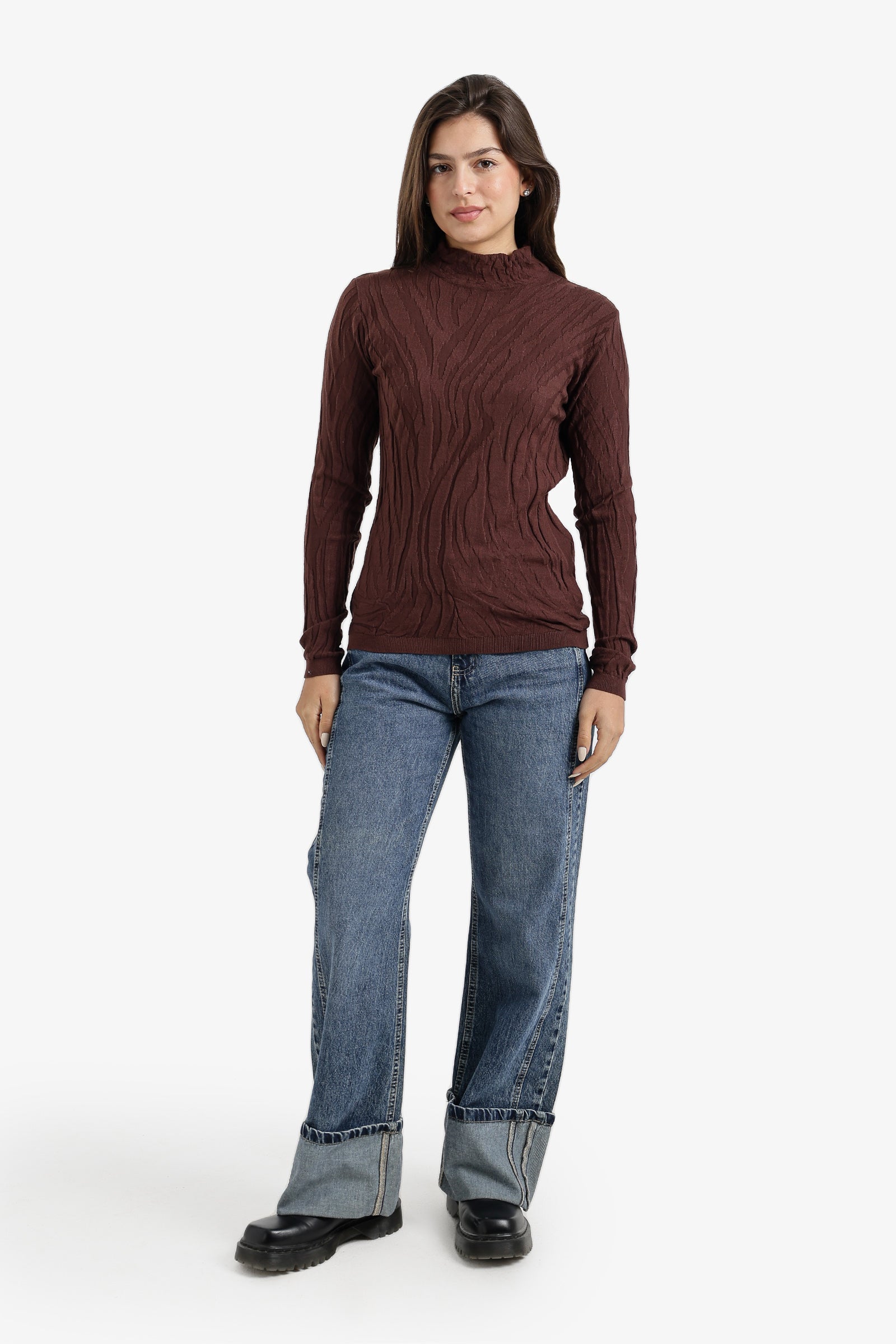 بلوفر بياقة شبه عالية