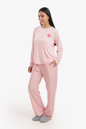 بيجامة بنقشة القلوب