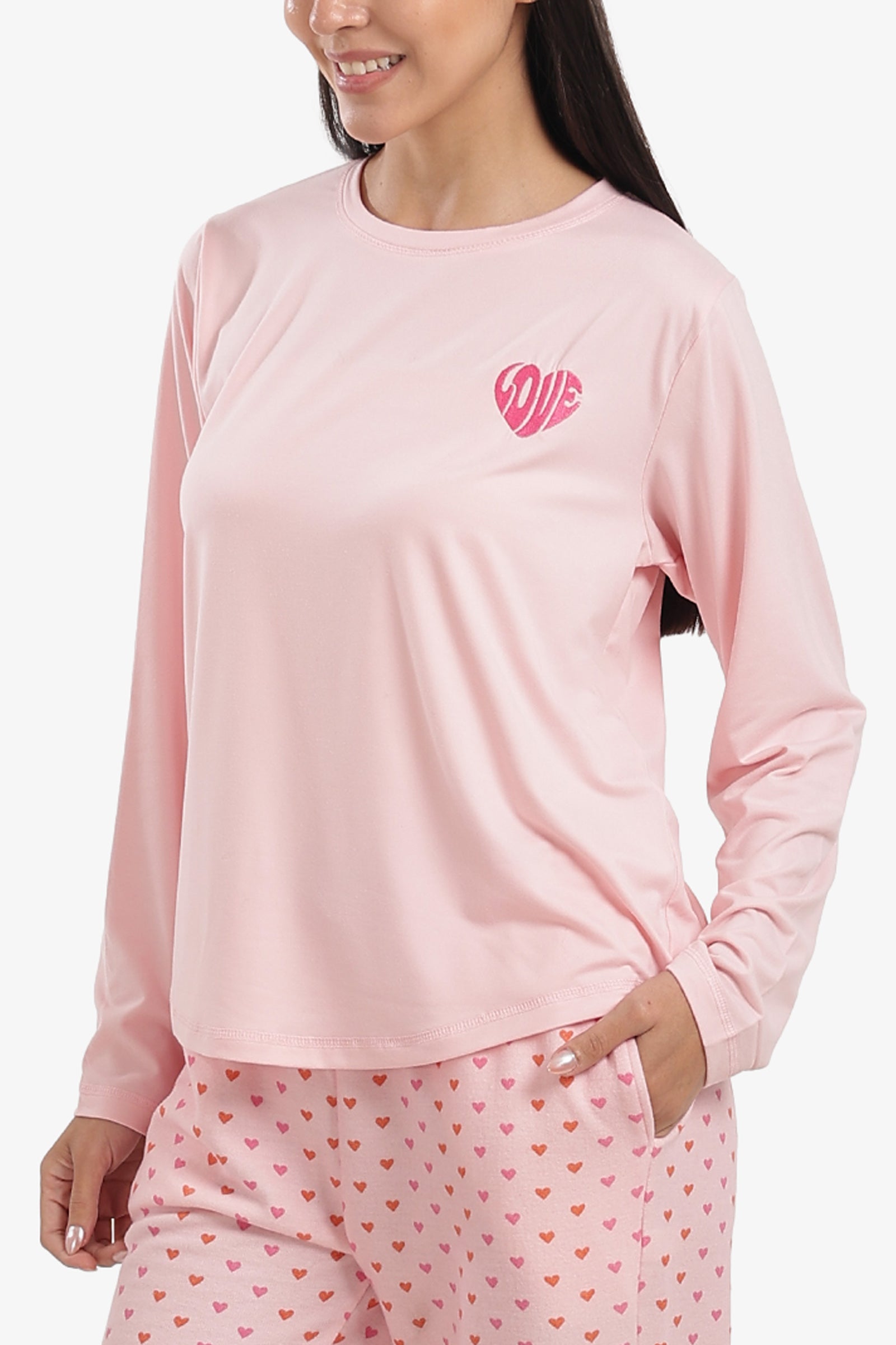 بيجامة بنقشة القلوب