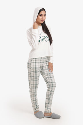 بيجامة بغطاء رأس