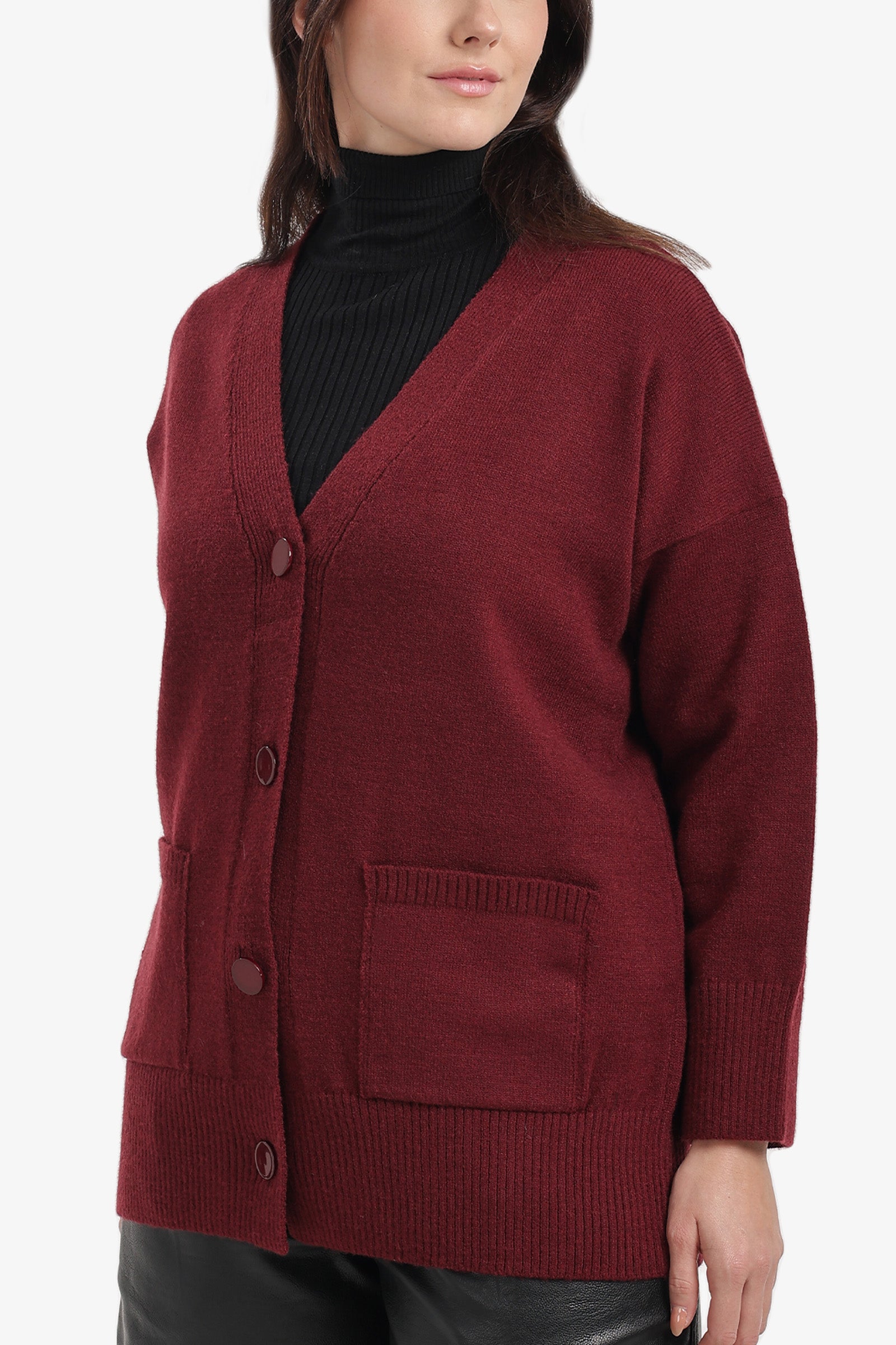 كارديجان لاونج بياقة V