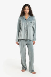 طقم بيجامة قطيفة بحواف مزخرفة