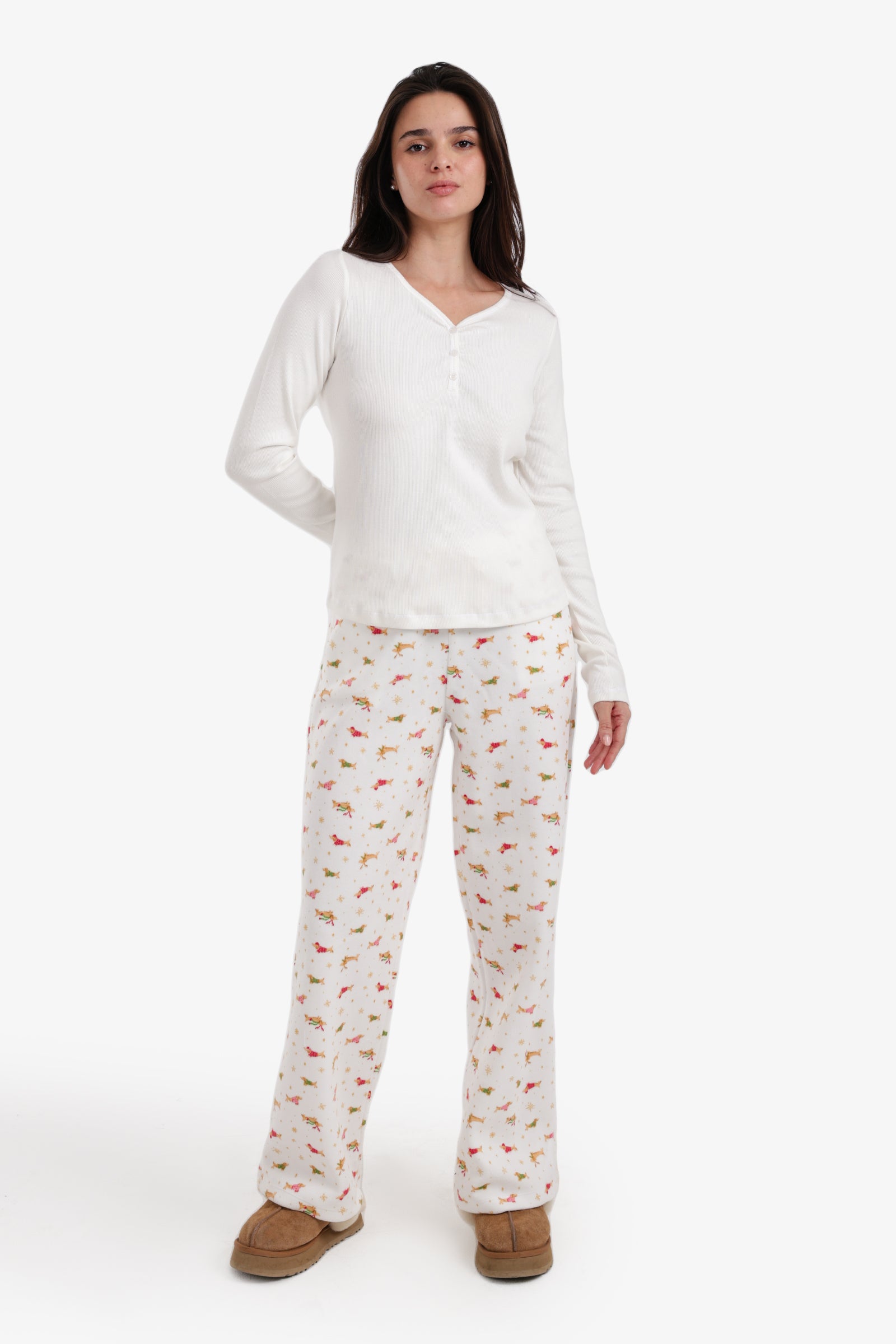 طقم بيجاما برقبة V