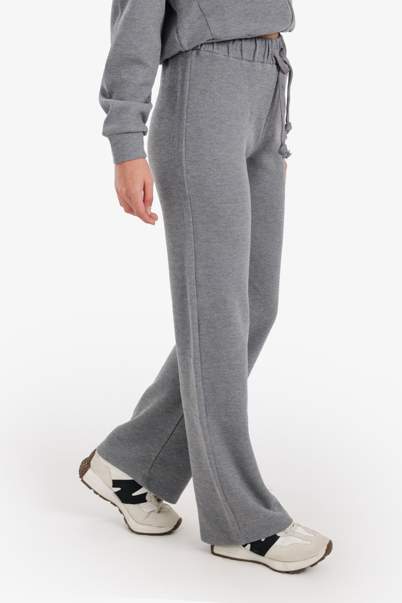 بنطلون مريح بخصر مطاطي