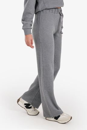 بنطلون مريح بخصر مطاطي