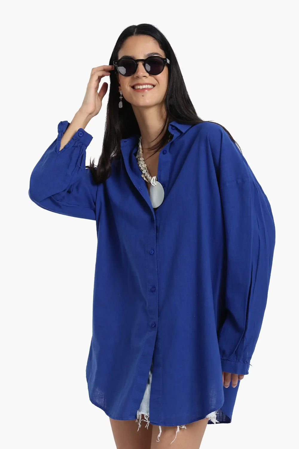 قميص كتاف منخفض من الكتان