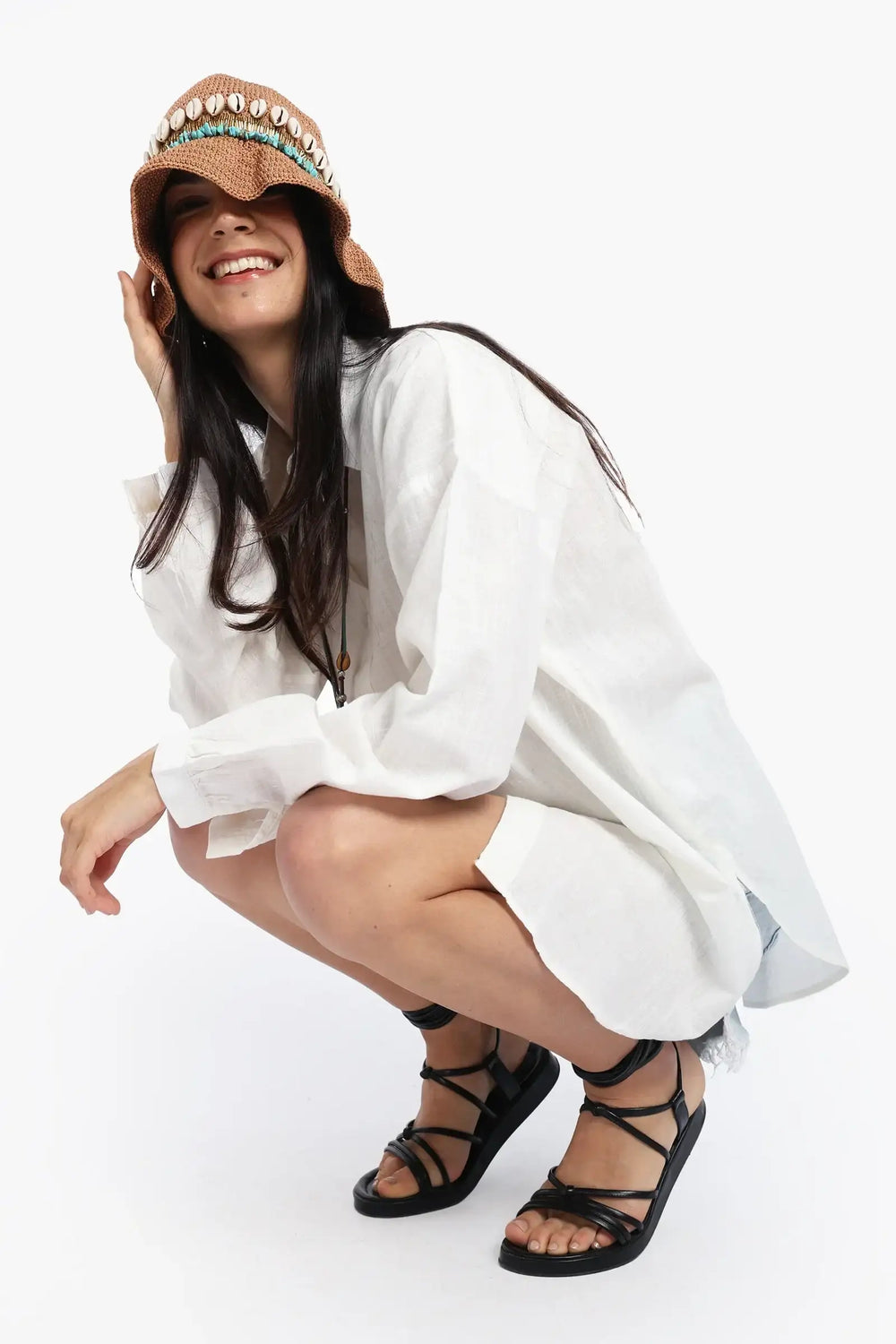 قميص كتاف منخفض من الكتان