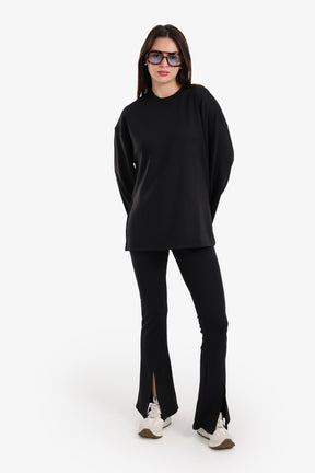 بلوزة واسعة بياقة دائرية