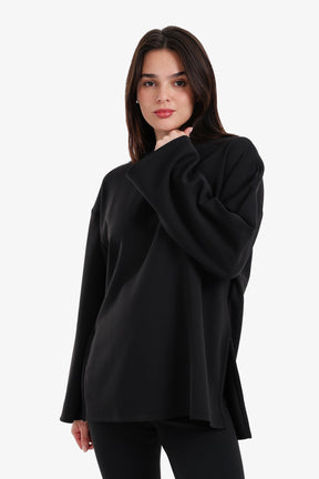 بلوزة واسعة بياقة دائرية