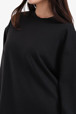 بلوزة واسعة بياقة دائرية