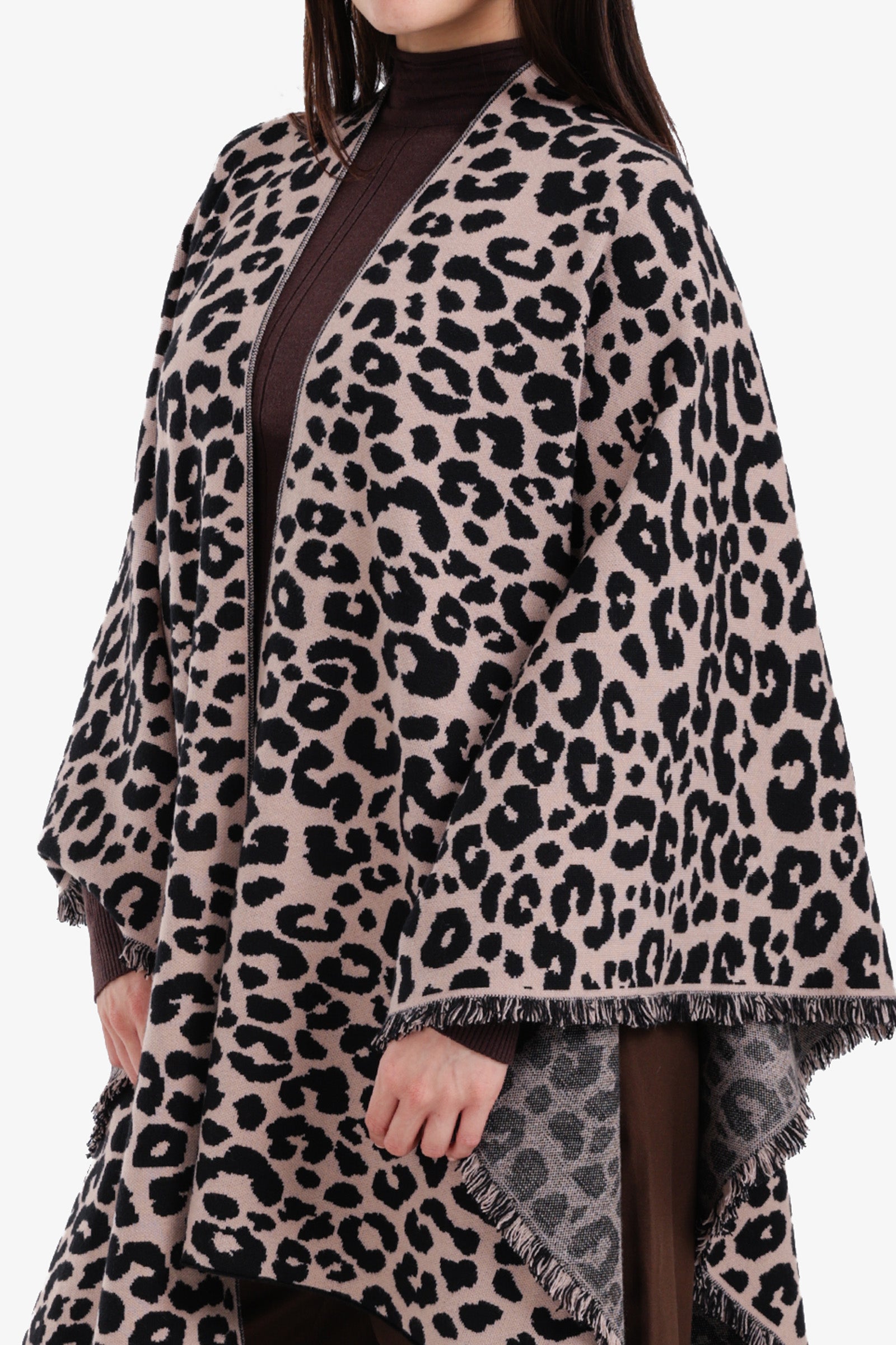 بونشو بنقشة ليوبارد  مع شراشيب