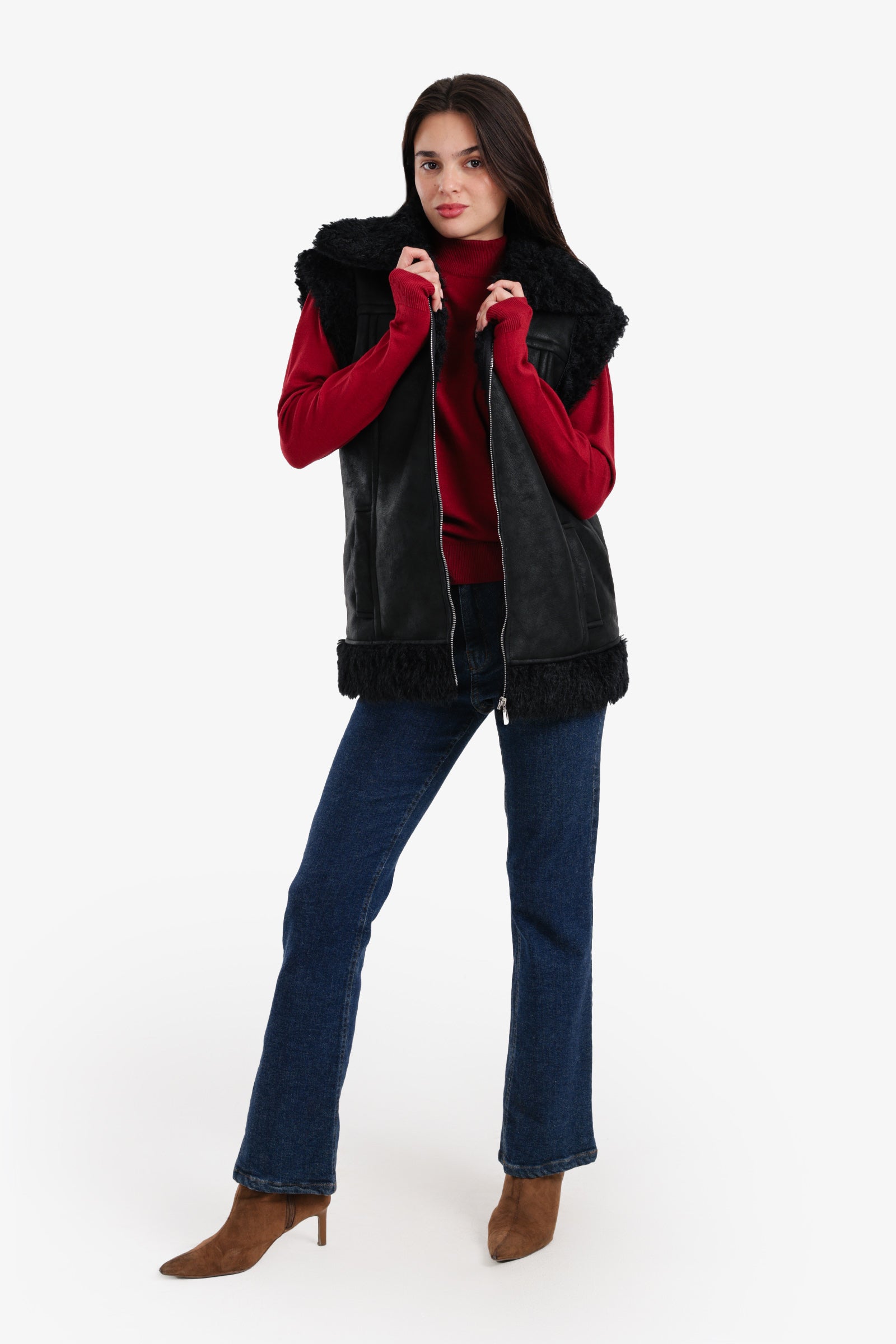 فيست جلد بأطراف مزينة بالفرو