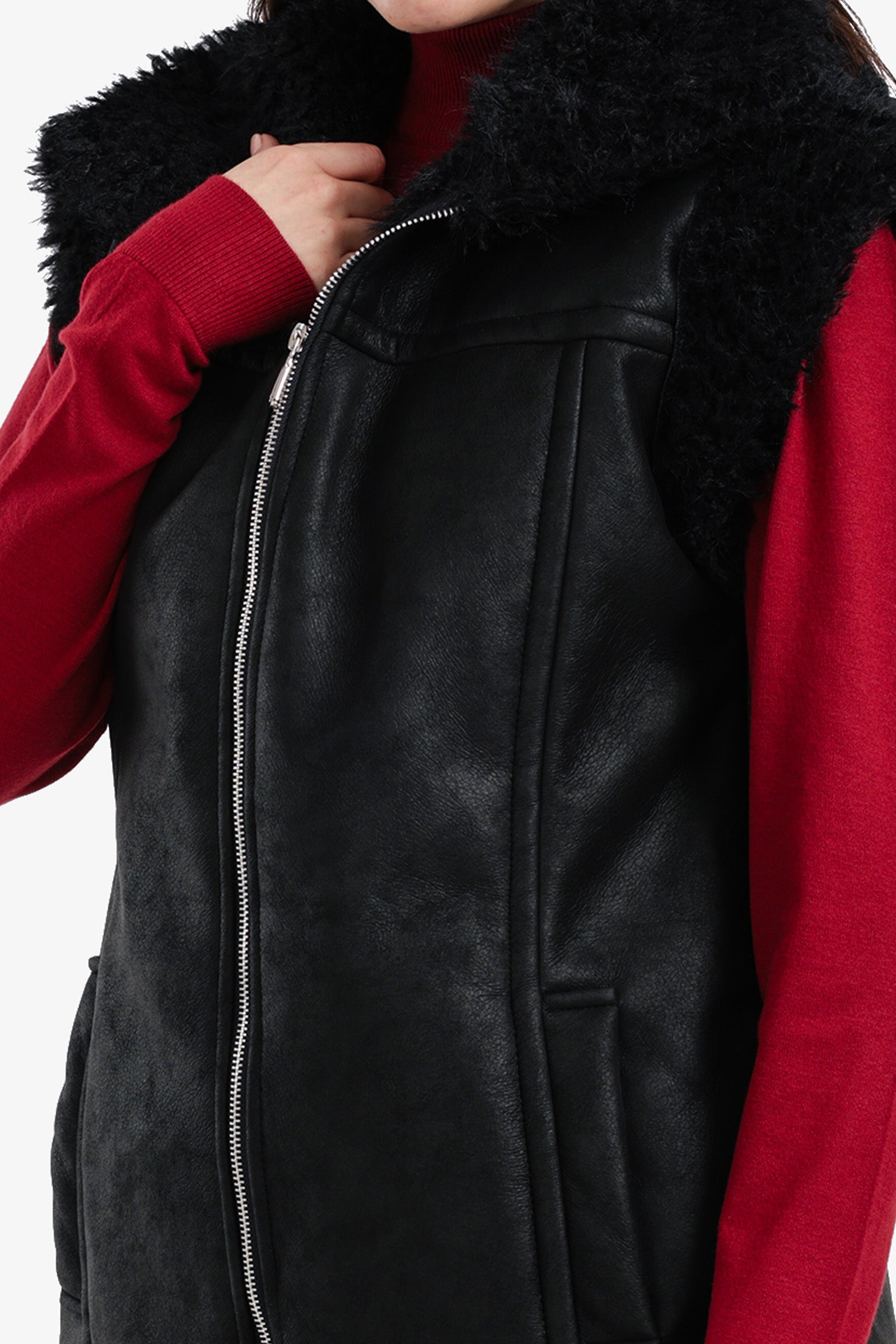 فيست جلد بأطراف مزينة بالفرو