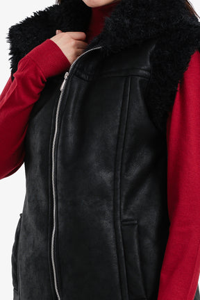 فيست جلد بأطراف مزينة بالفرو