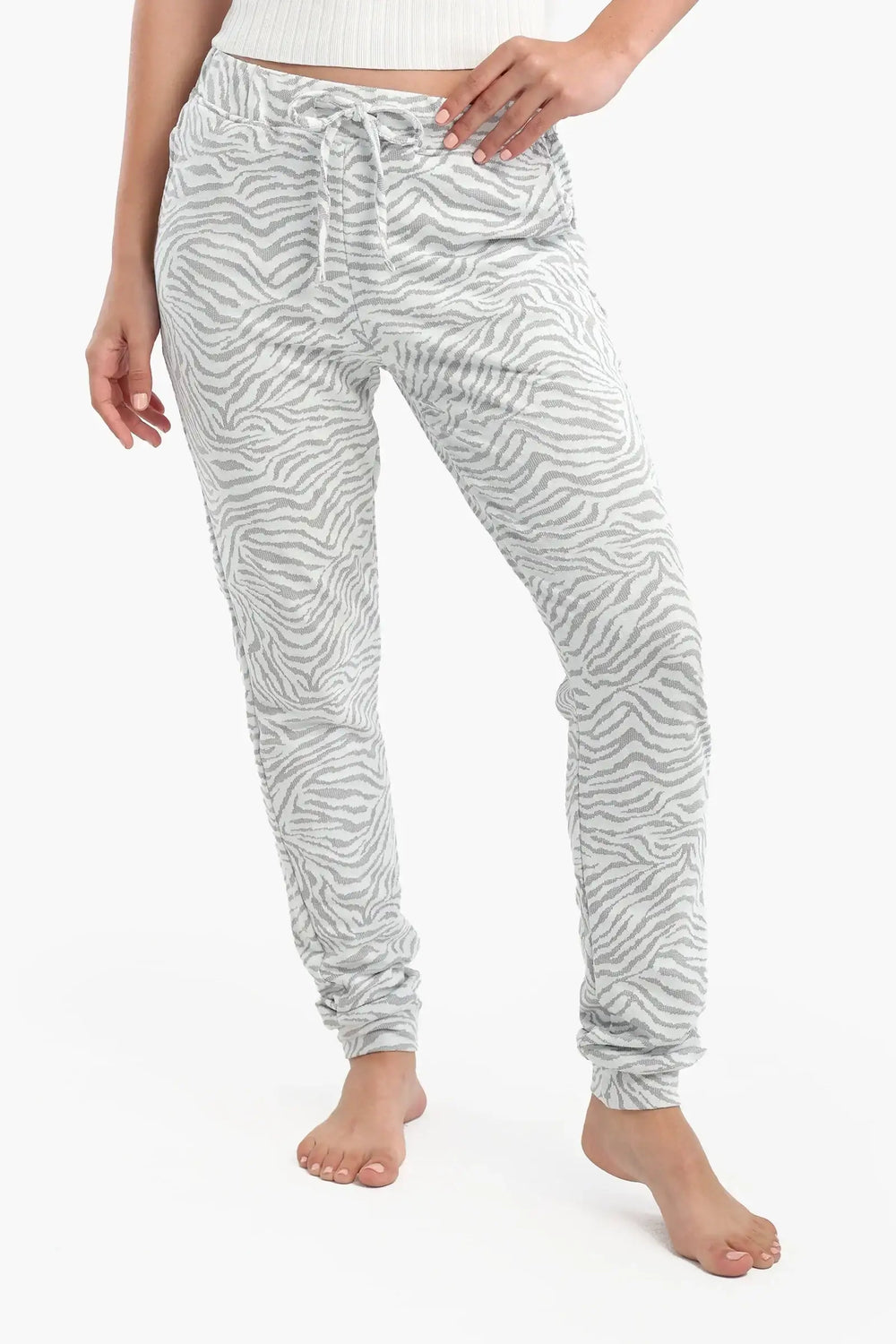 بنطلون بيجامة بقصة كاروت