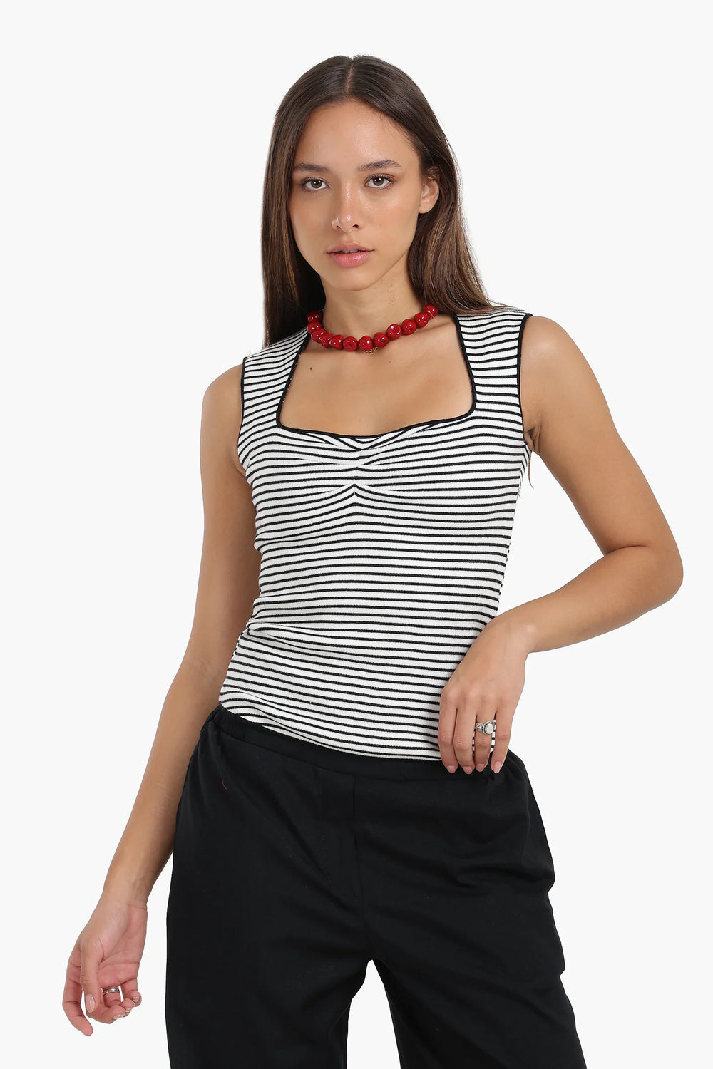 توب بدون أكمام