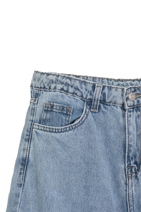 بنطلون جينز بقصة مستقيمة