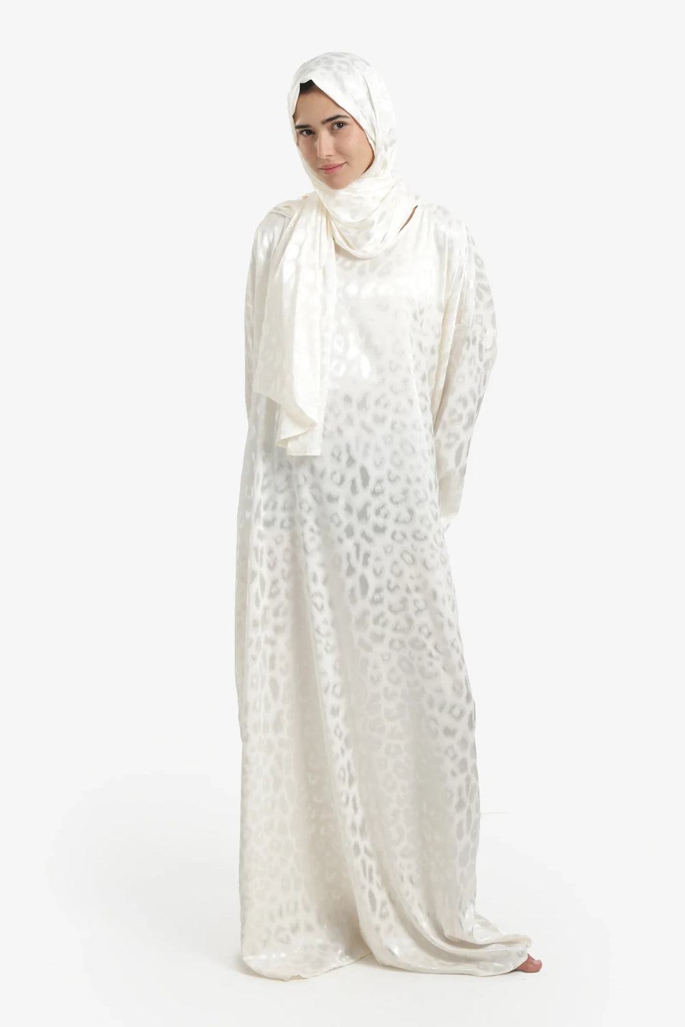 إسدال ساتان بمقاس واحد