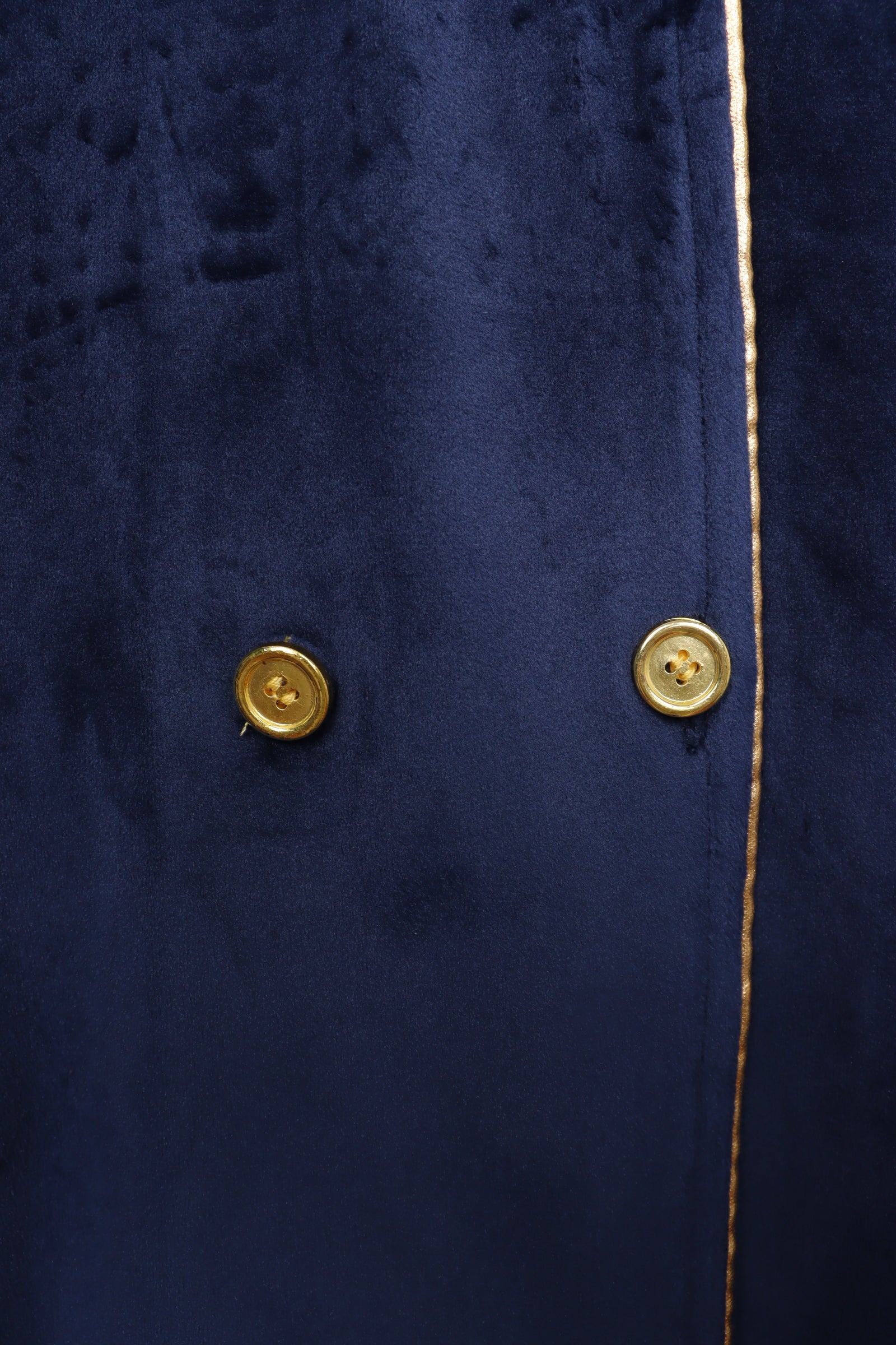 طقم بيجامة قطيفة بأزرار مزدوجة