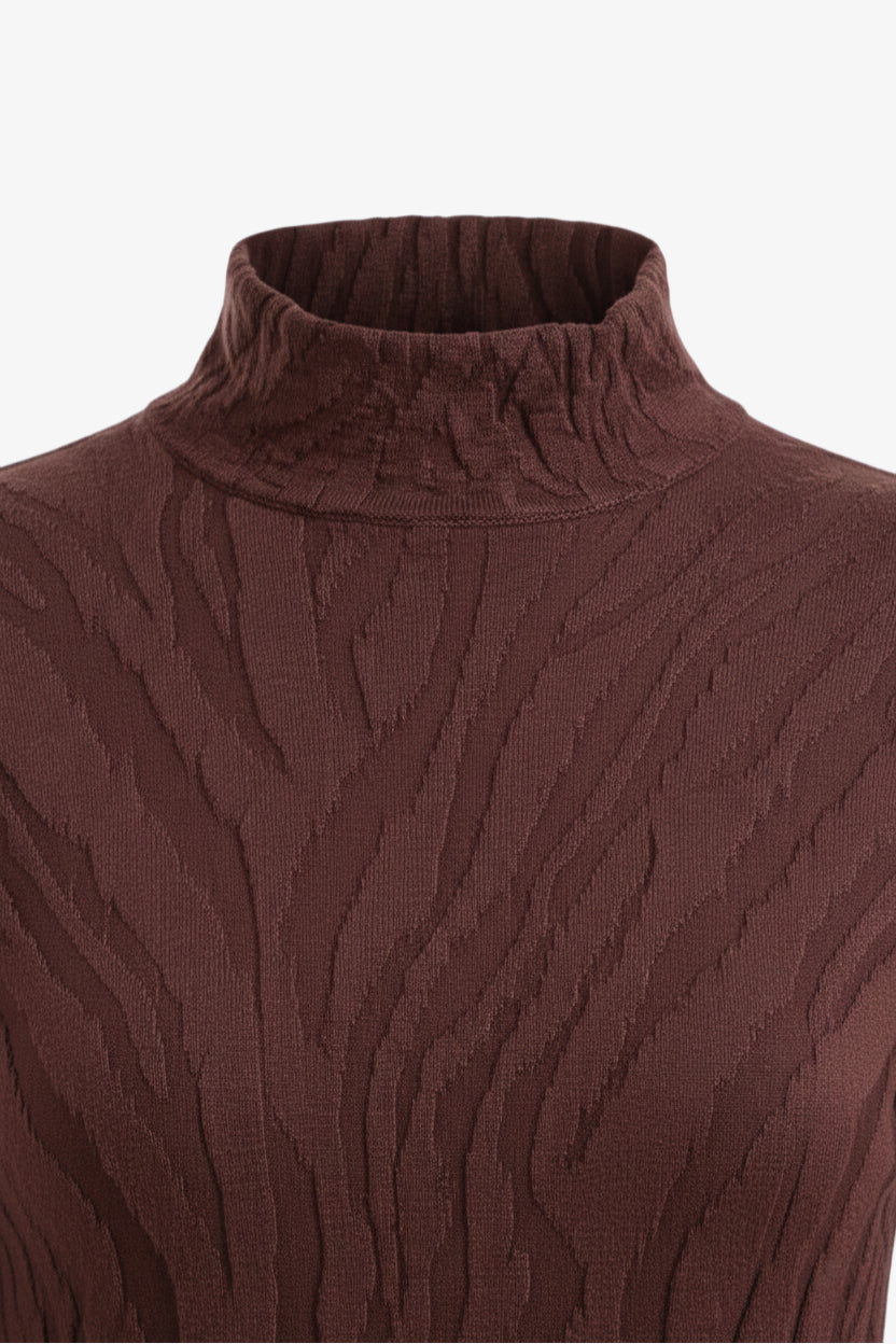 بلوفر بياقة شبه عالية