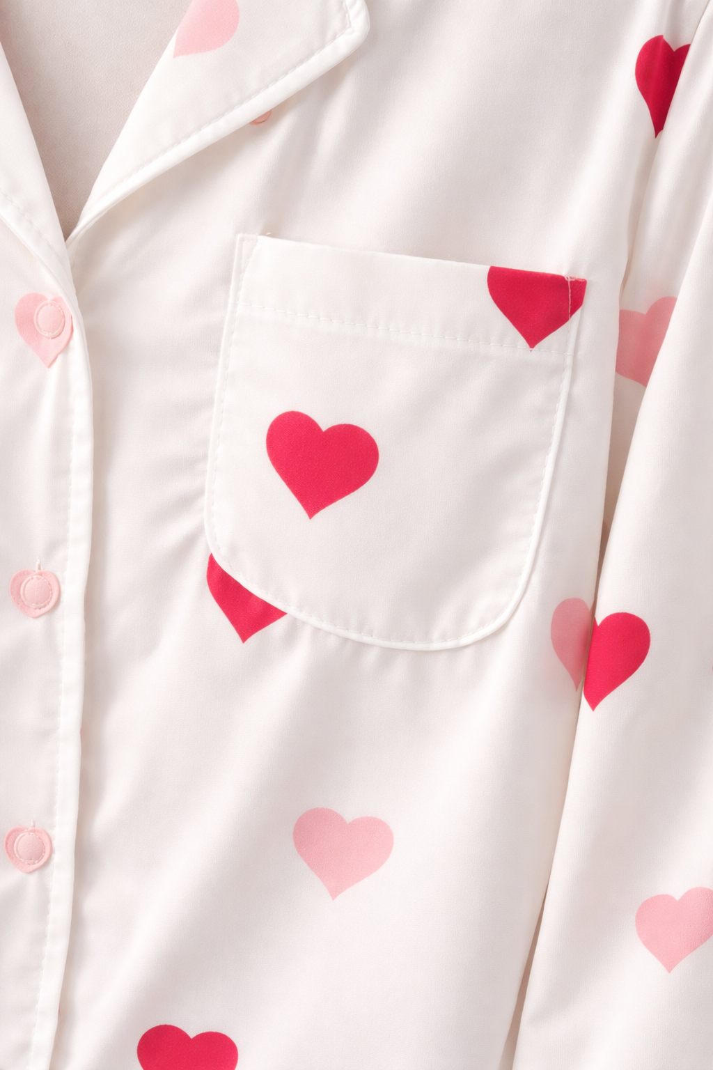 قميص نوم بنقشة القلوب