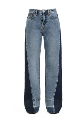 بنطلون جينز بدرجات مختلفة