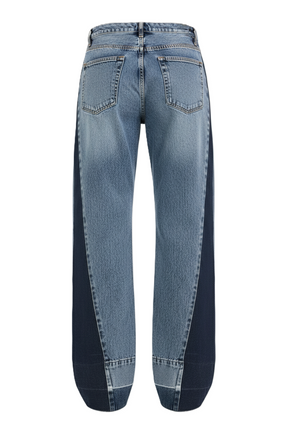 بنطلون جينز بدرجات مختلفة