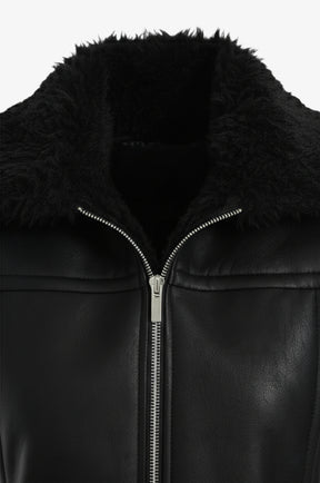 فيست جلد بأطراف مزينة بالفرو