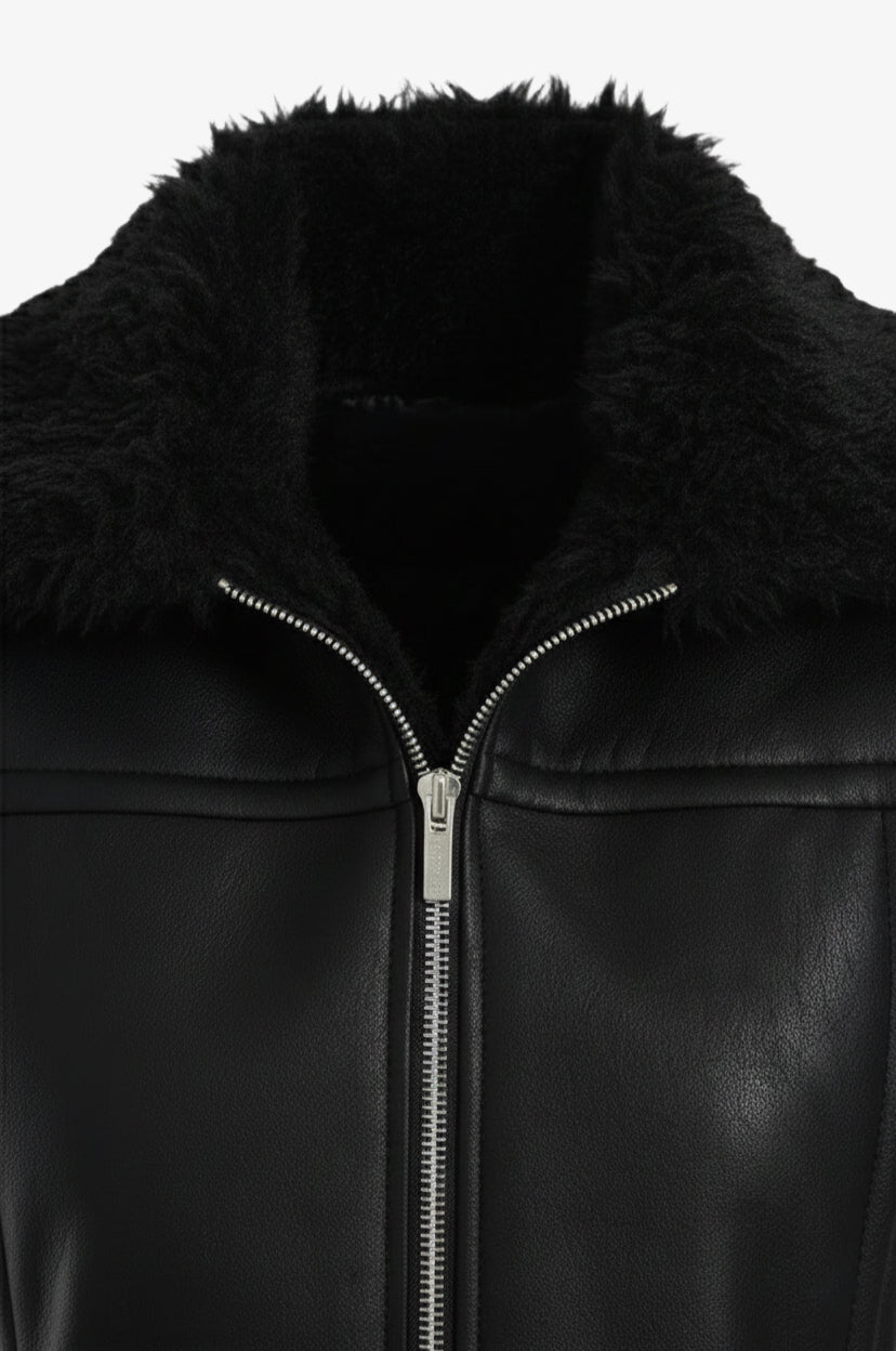 فيست جلد بأطراف مزينة بالفرو