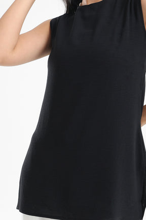 بلوزة سادة بدون أكمام