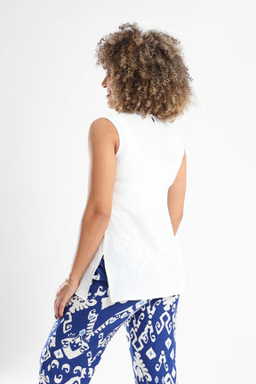 بلوزة سادة بدون أكمام