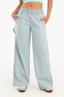 Lightweight Wide Leg Jeans