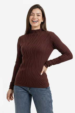 بلوفر بياقة شبه عالية