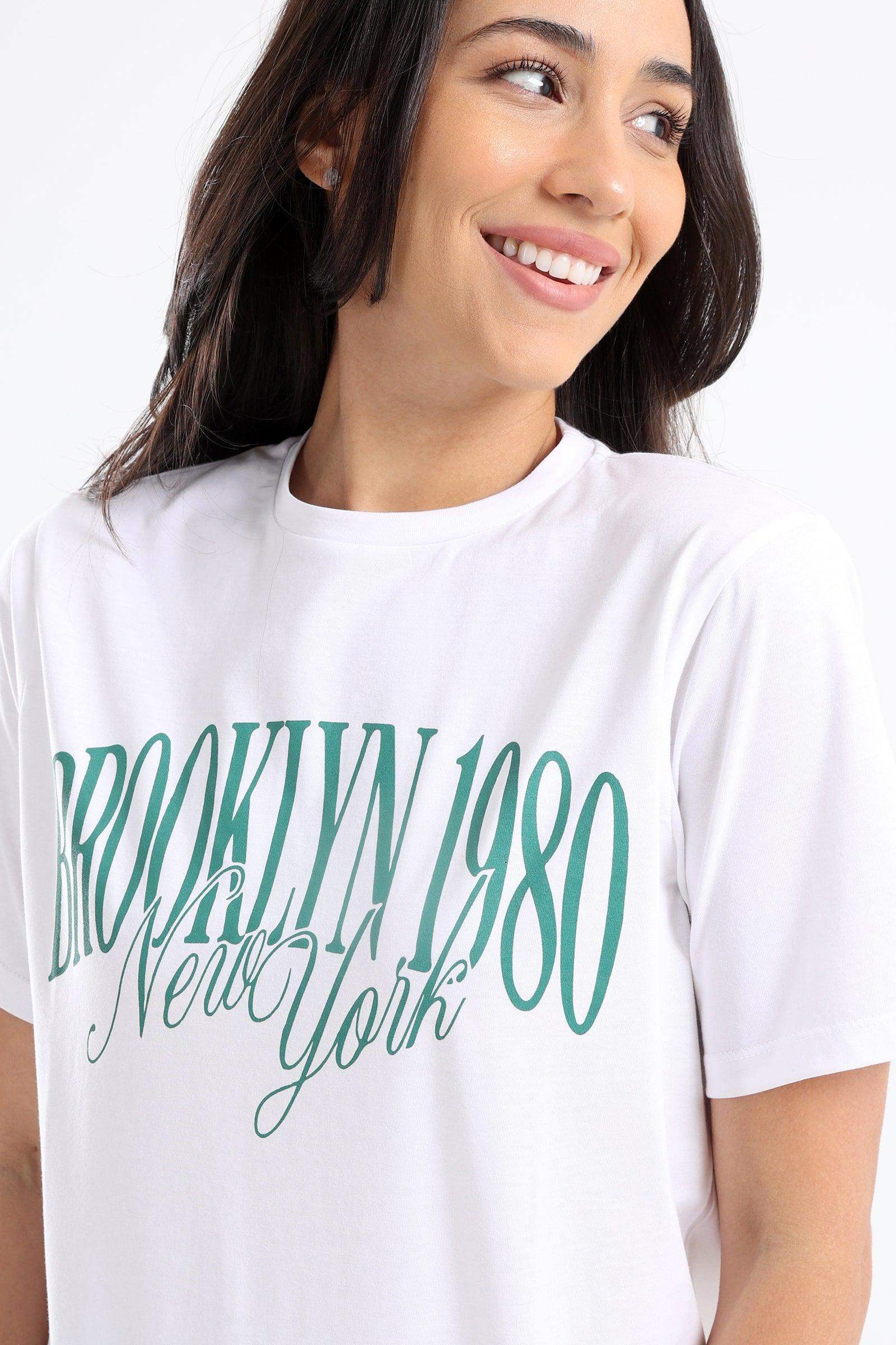"Brooklyn 1980" Printed T-Shirt - Carina - كارينا